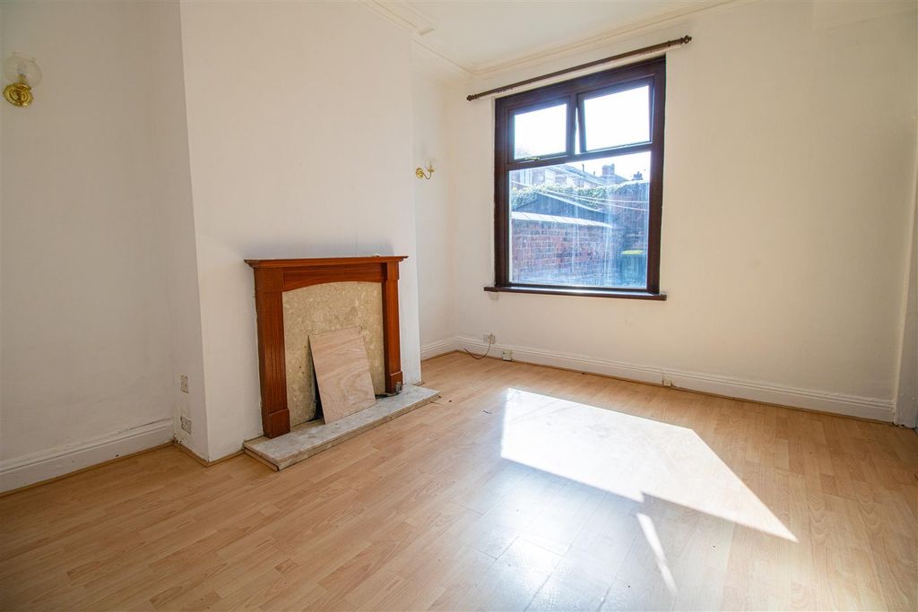 Property photo 3 of 8 Reception 2