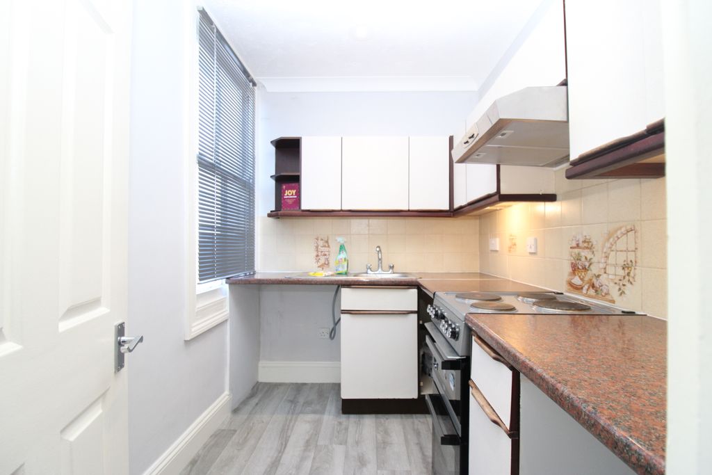 Property photo 1 of 7 Kitchen