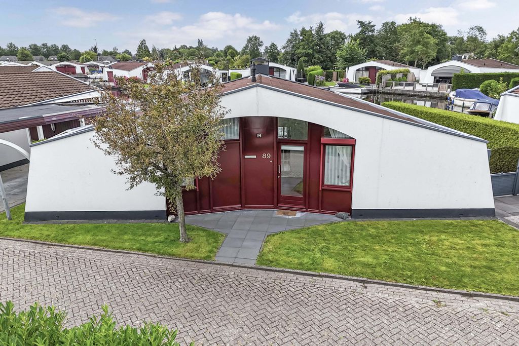 Property photo 2 of 40