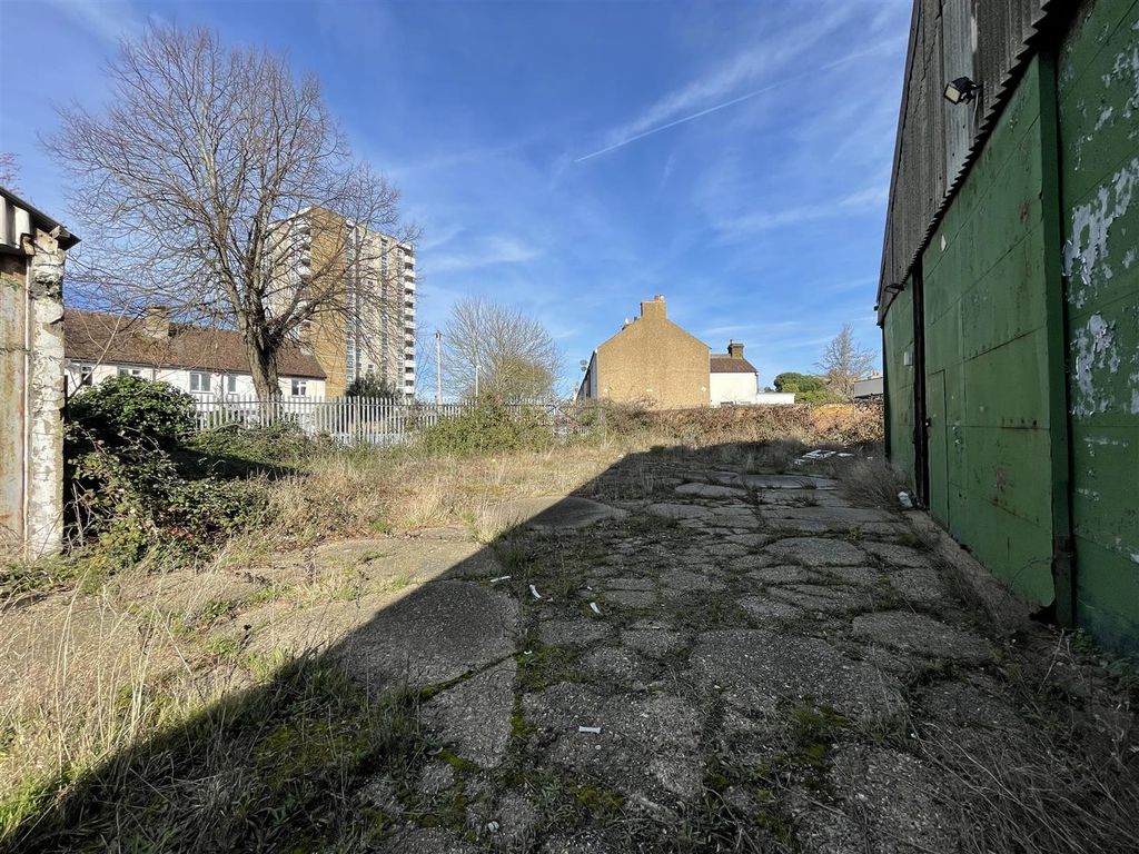 Property photo 2 of 3