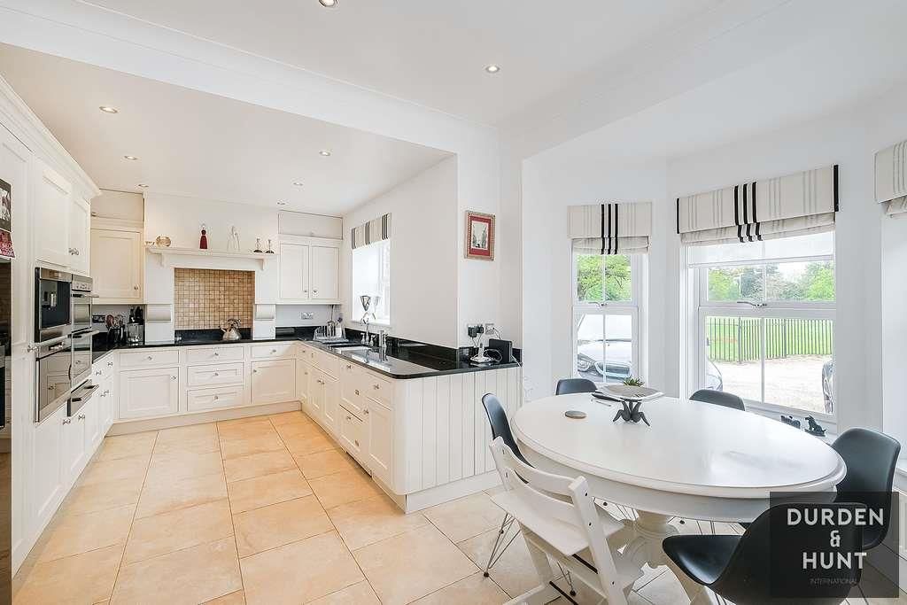 Property photo 2 of 27 Regents Drive