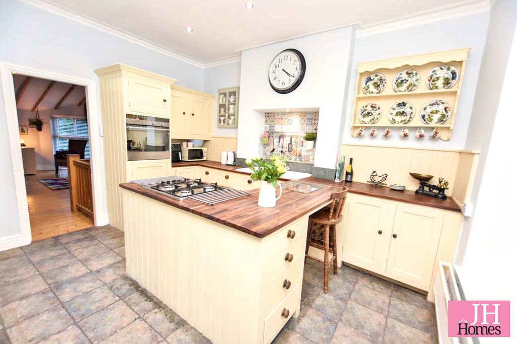 Property photo 3 of 24