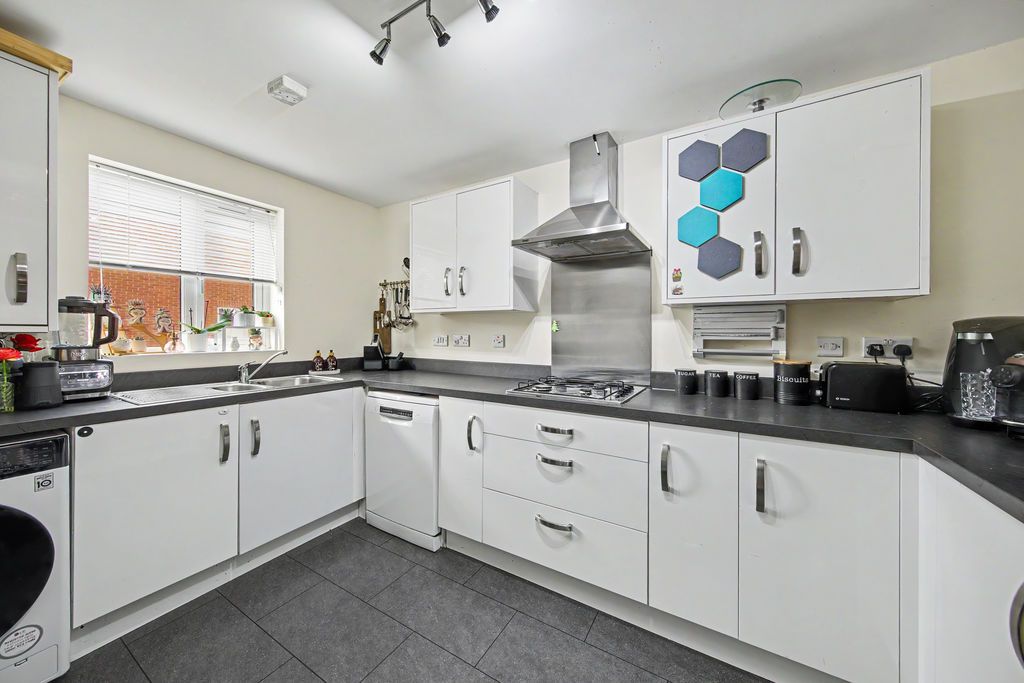 Property photo 2 of 25 Kitchen