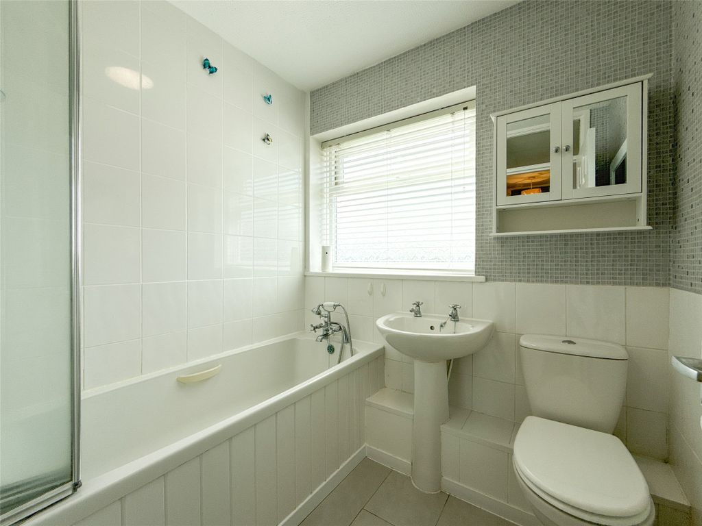 Property photo 3 of 15 Bathroom