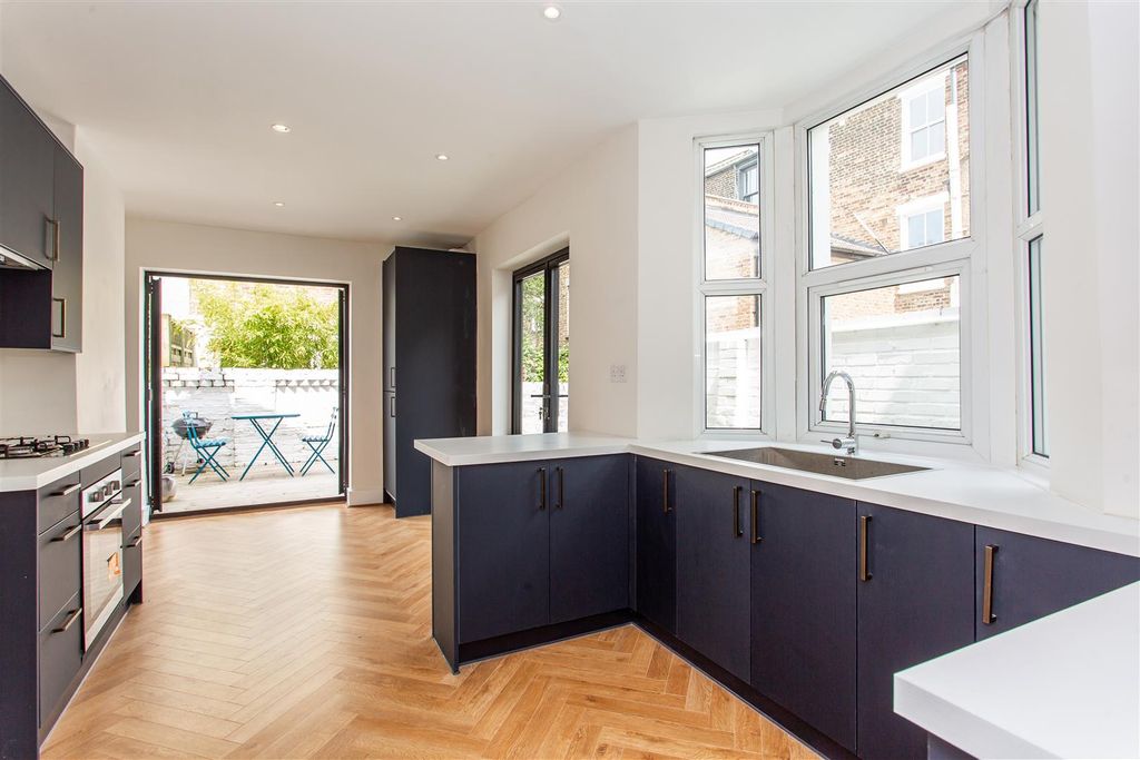 Property photo 1 of 17 Kitchen/Dining Room