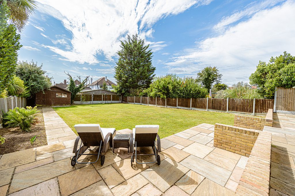 Property photo 2 of 41