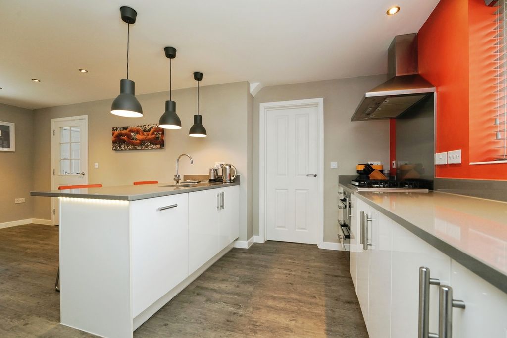 Property photo 3 of 20 Pbox-Img.Jpg