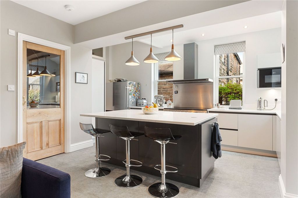 Property photo 3 of 19 Picture 3