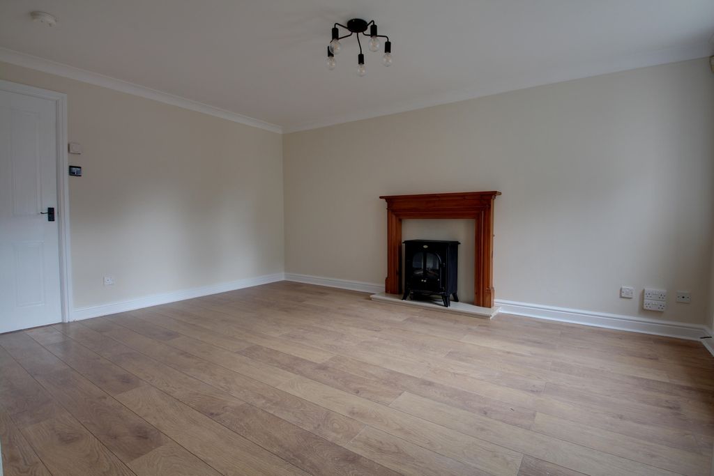 Property photo 2 of 11 Living Room