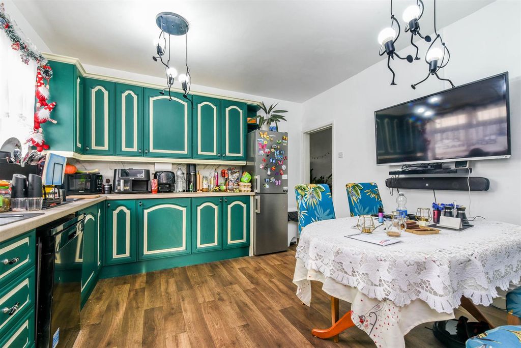 Property photo 3 of 19 Kitchen/Diner