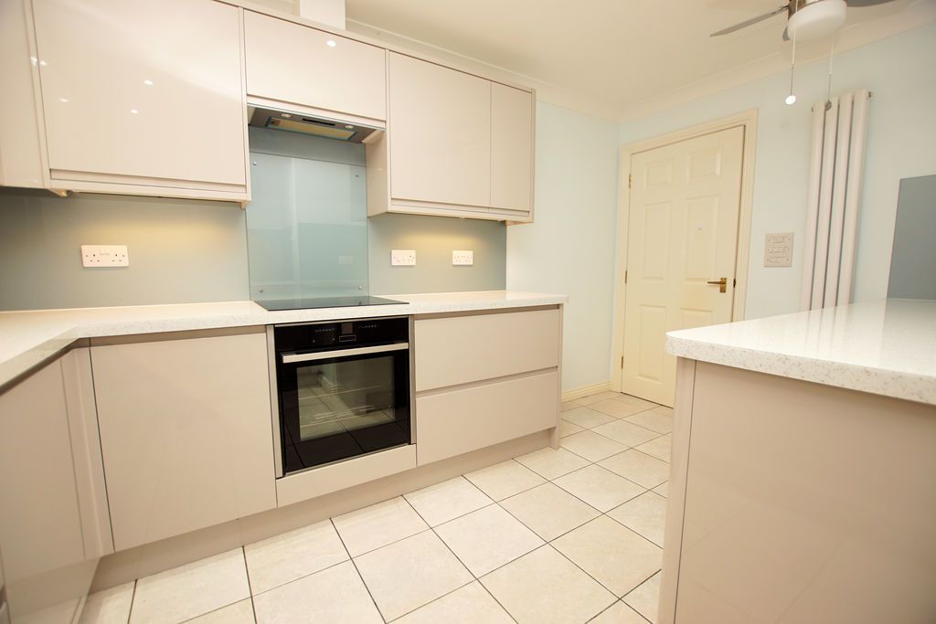 Property photo 3 of 13 Kitchen