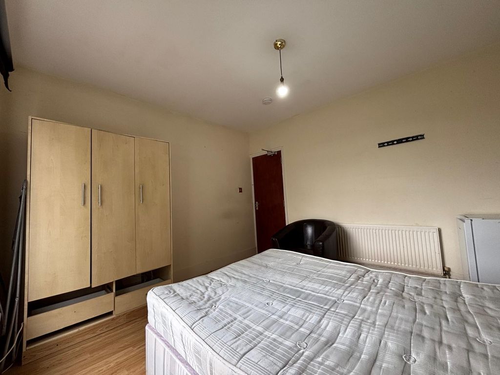 Property photo 1 of 4 Room