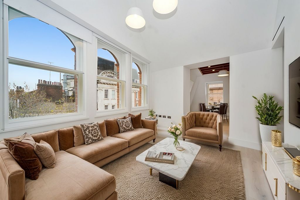 Property photo 2 of 16 976644