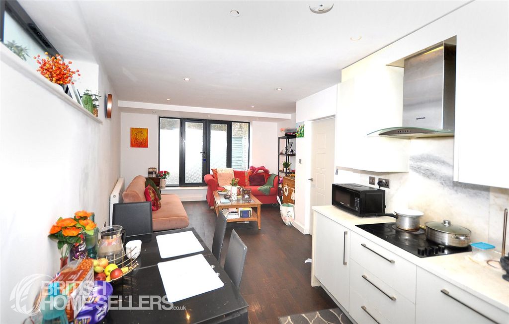 Property photo 2 of 12 Picture No. 10