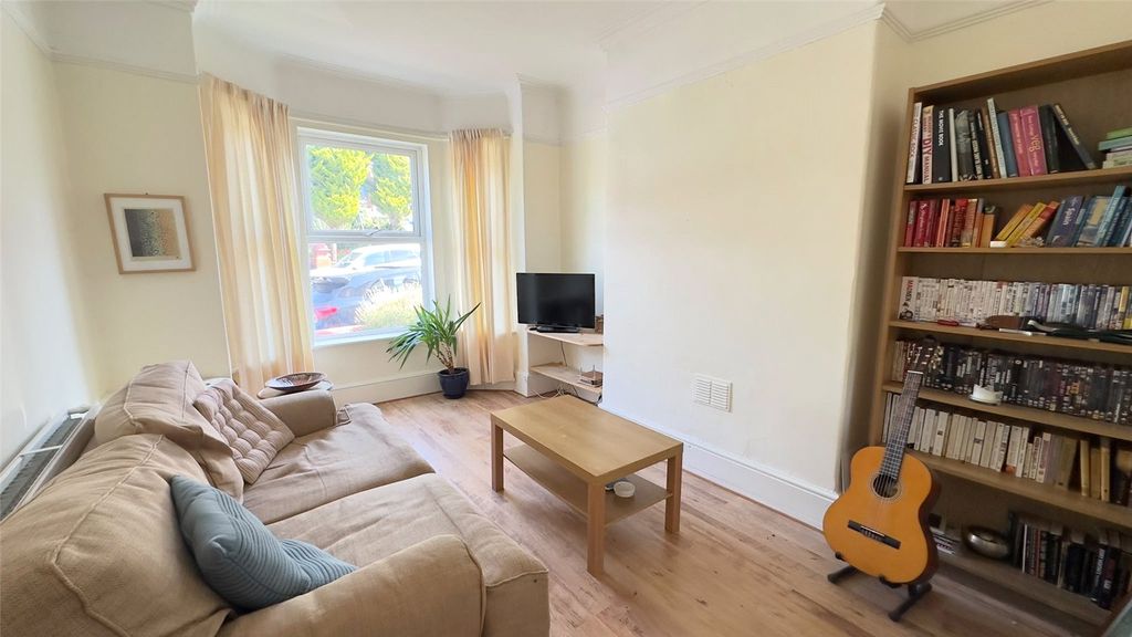 Property photo 2 of 19 Picture No. 16