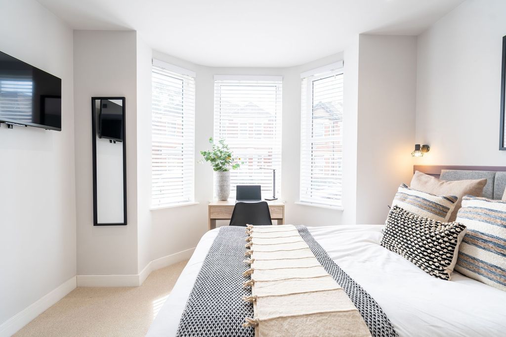Property photo 2 of 14 Bright And Spacious Master Bedroom Featuring A Com...