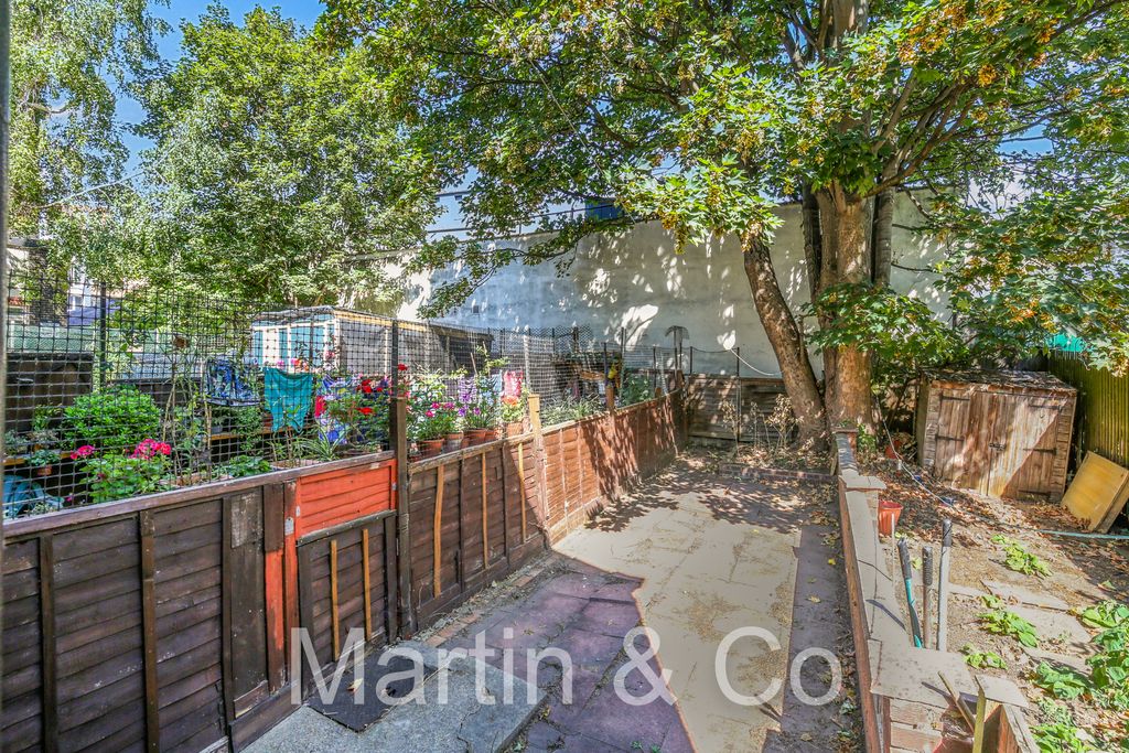 Property photo 2 of 15 1759652752 - 7 Rozel Terrace, Church Road, Cr0 - 3