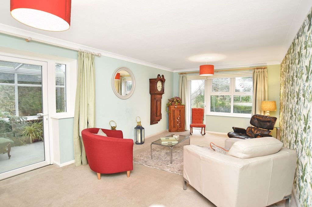 Property photo 2 of 27