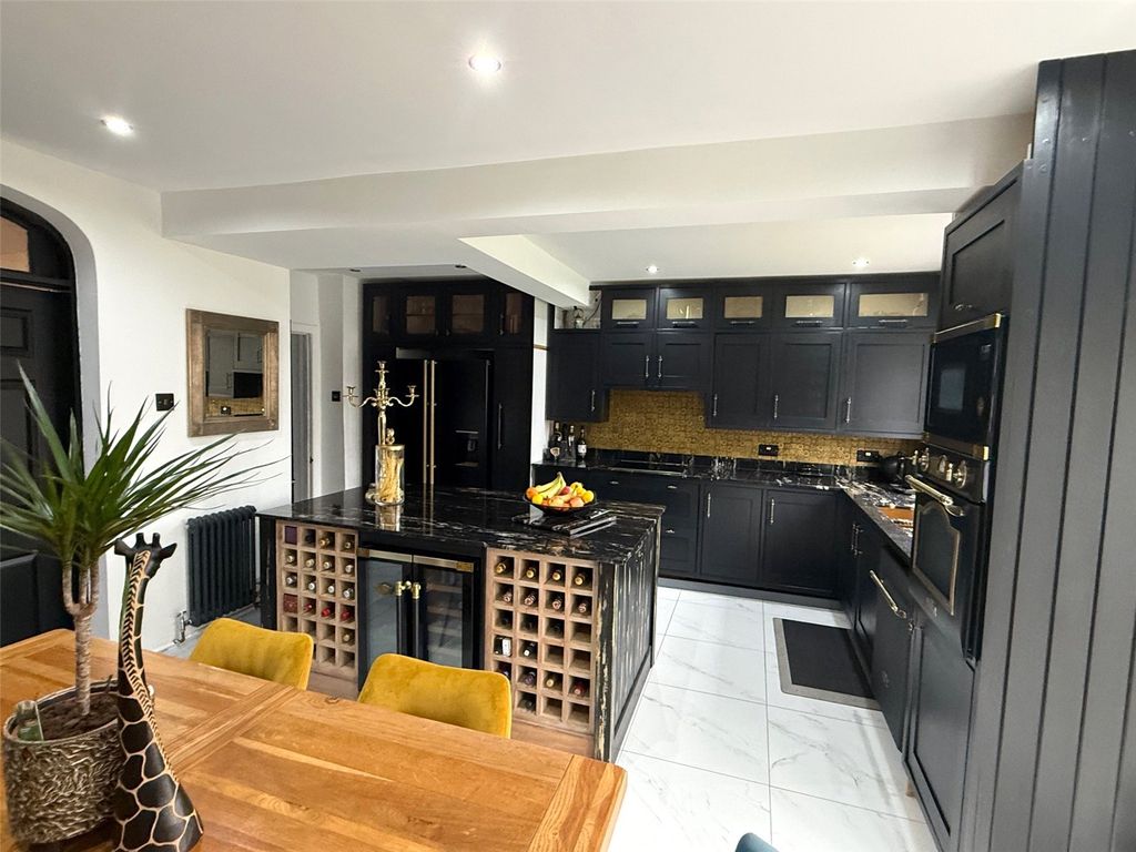 Property photo 2 of 24 Picture No. 02