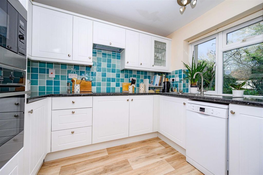 Property photo 3 of 22 Kitchen