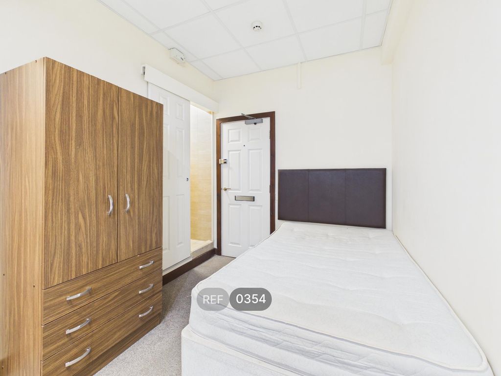 Property photo 3 of 9 Bedroom