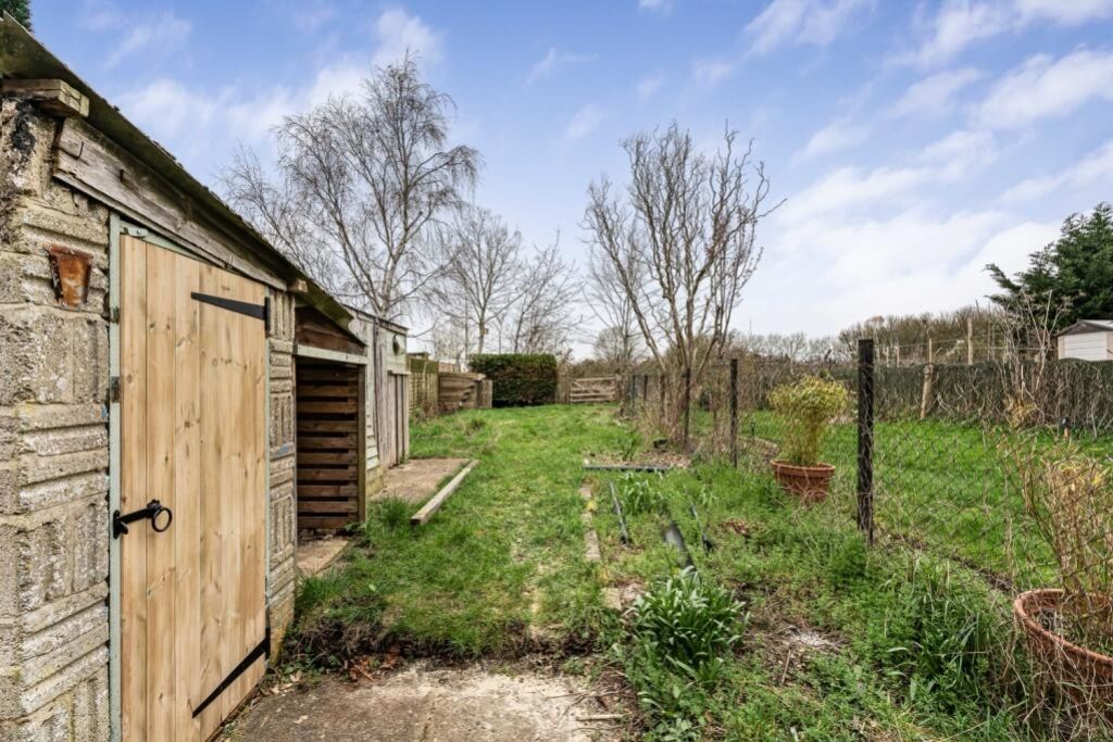 Property photo 2 of 9 Garden