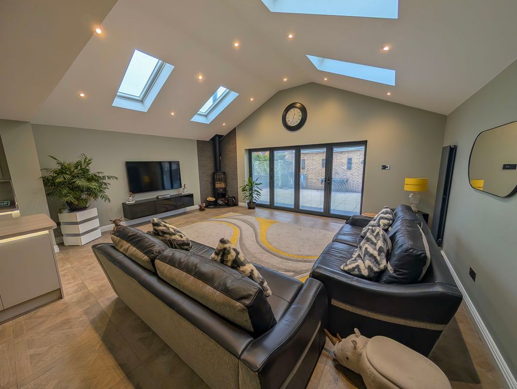 Property photo 3 of 19