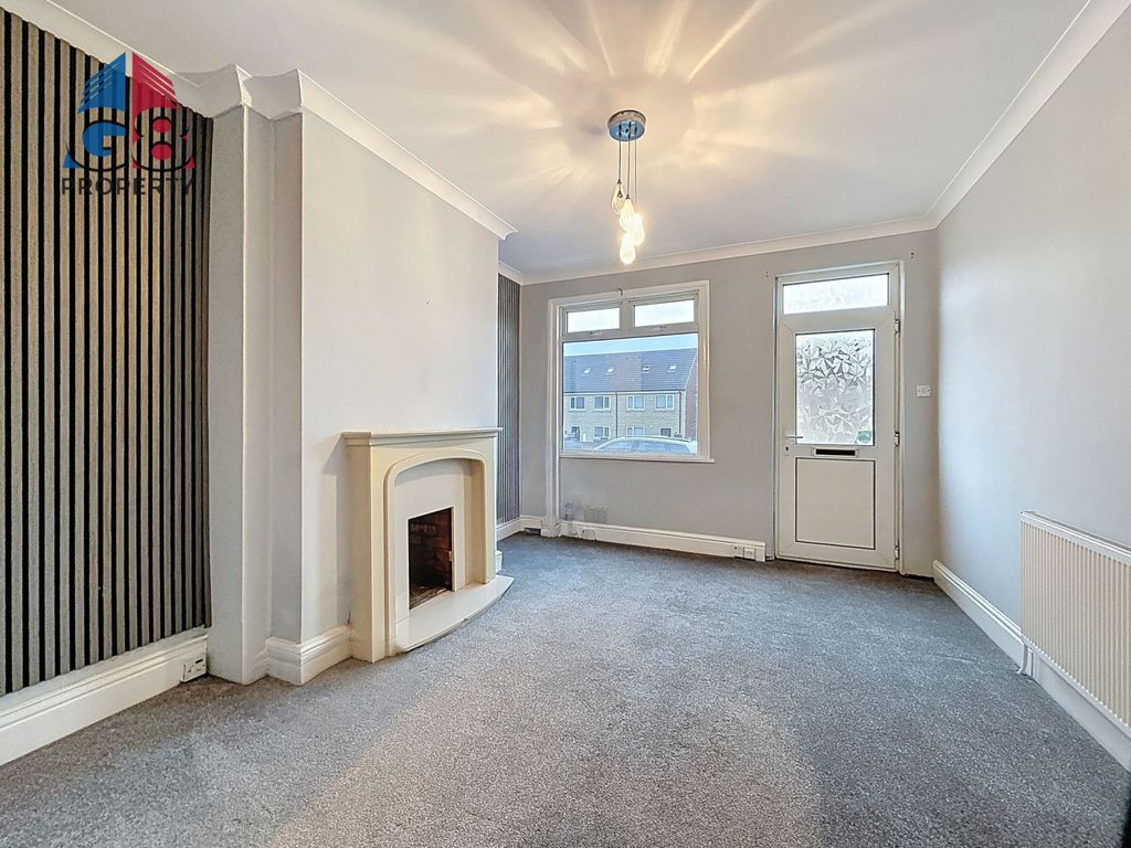 Property photo 3 of 11 Living Room