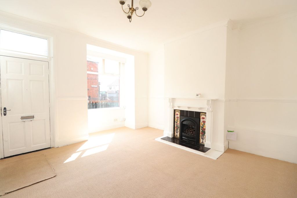 Property photo 2 of 12 Picture No. 19