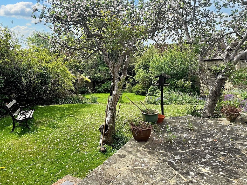 Property photo 3 of 27