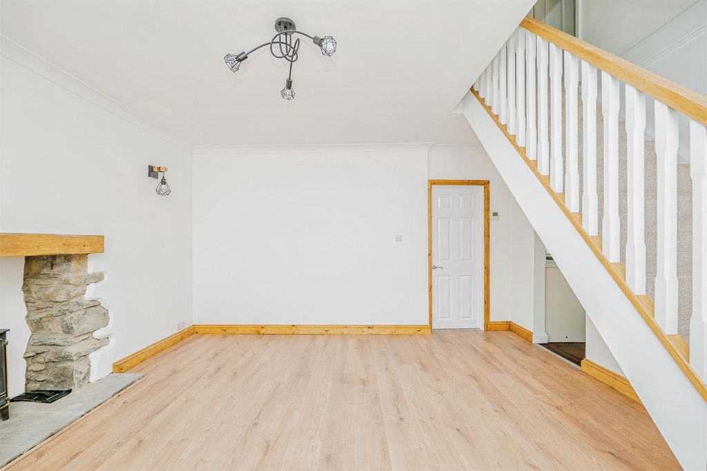 Property photo 3 of 23