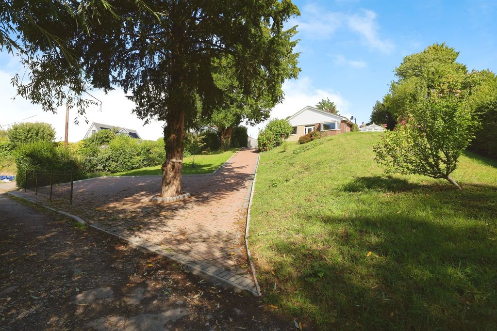 Property photo 1 of 27