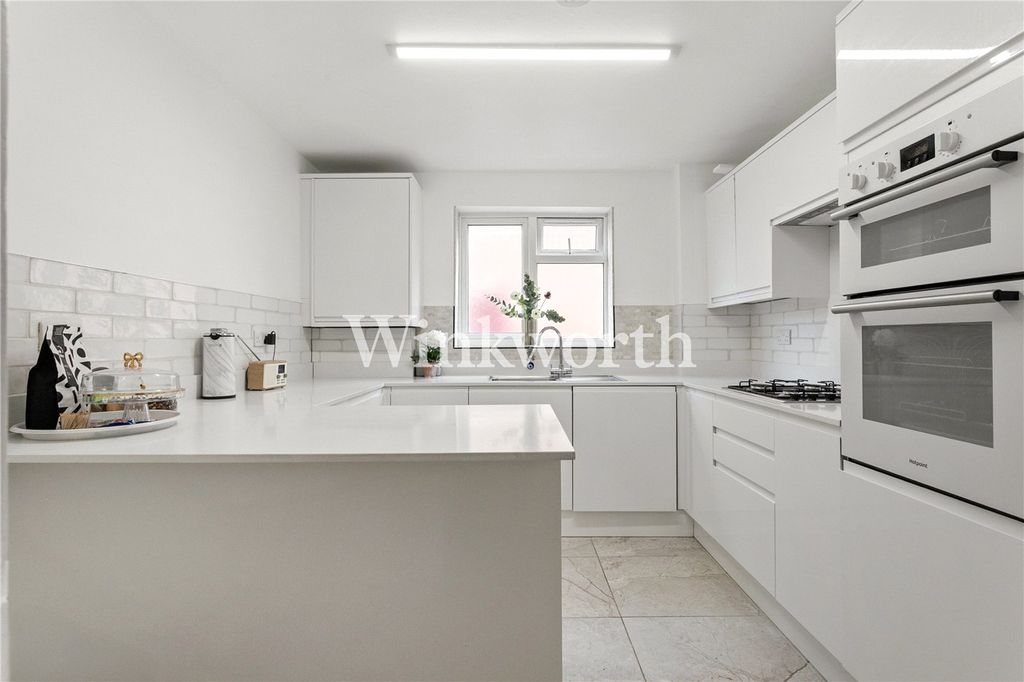 Property photo 1 of 14 Picture No. 01