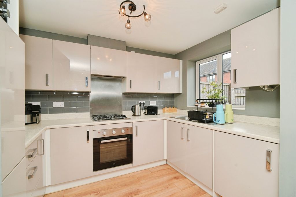Property photo 3 of 14 Kitchen
