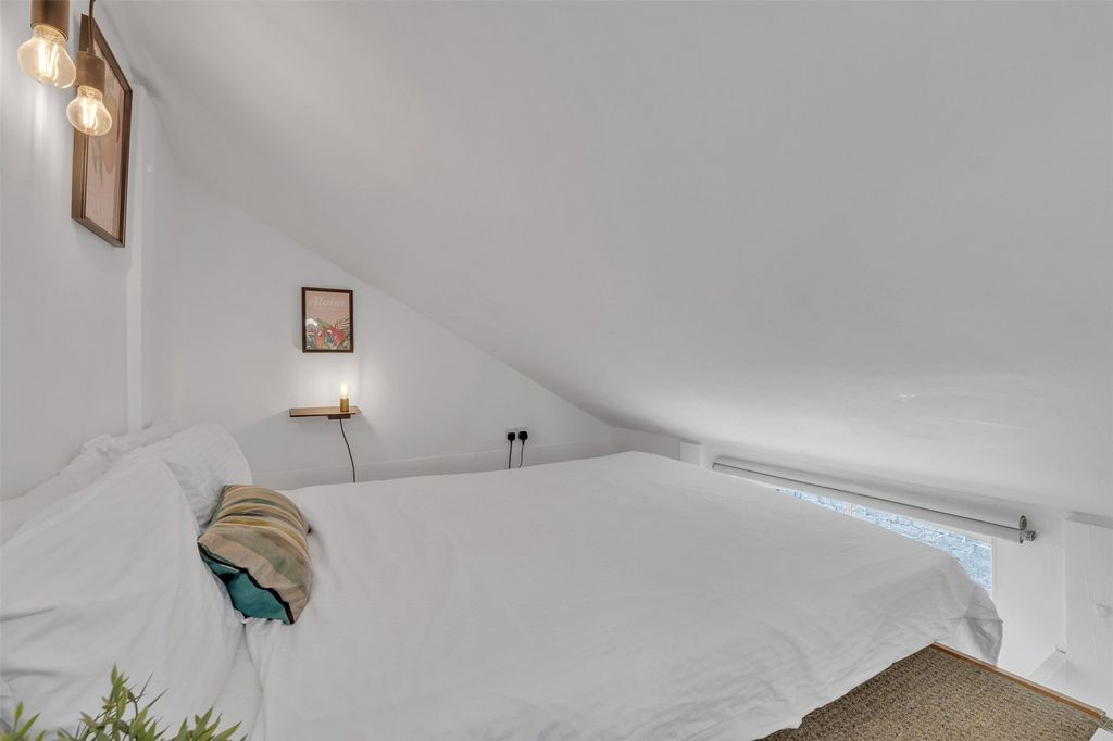 Property photo 3 of 8 Sleeping Area