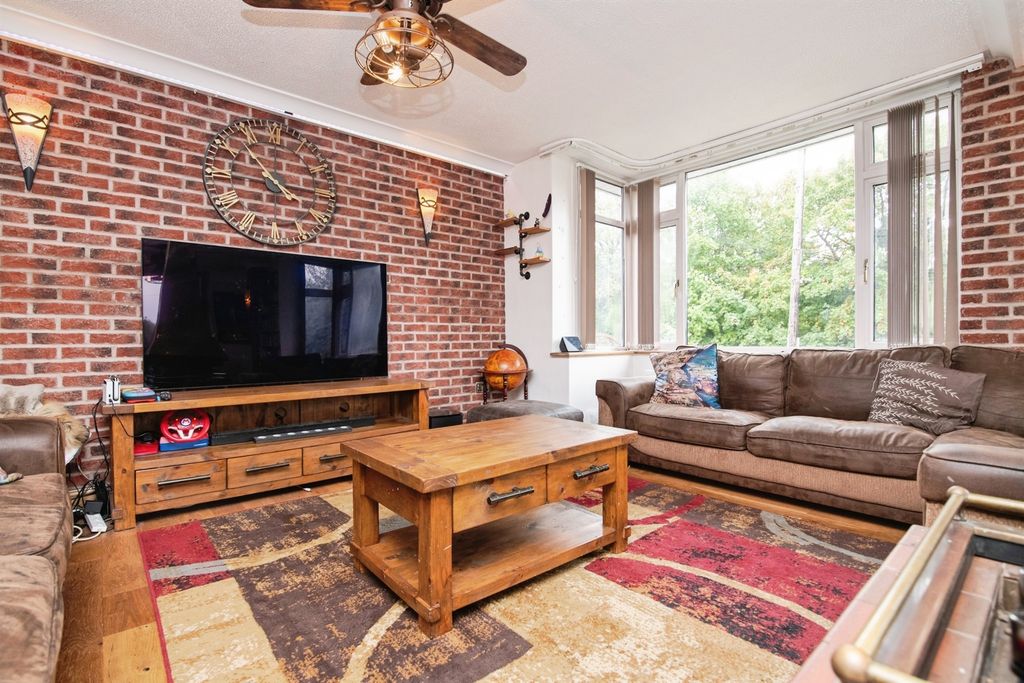 Property photo 2 of 34