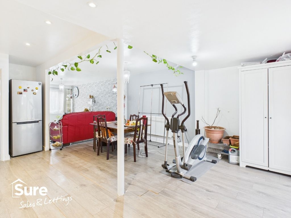 Property photo 2 of 17 4867203