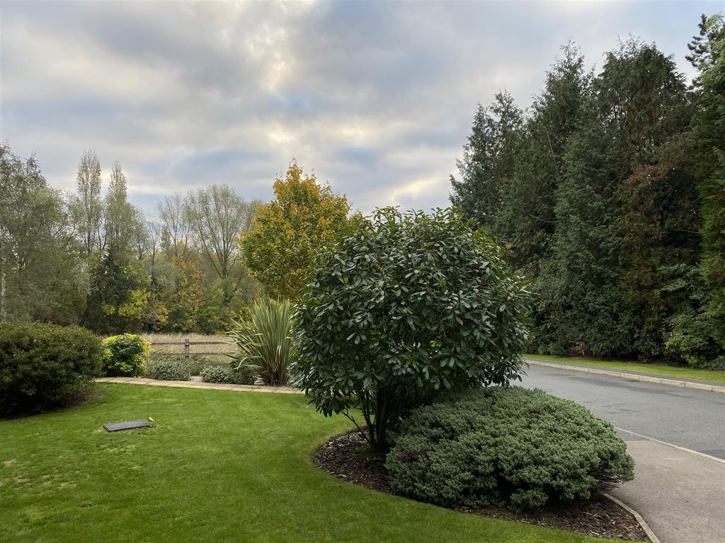 Property photo 3 of 25 Garden Sunloch.Png