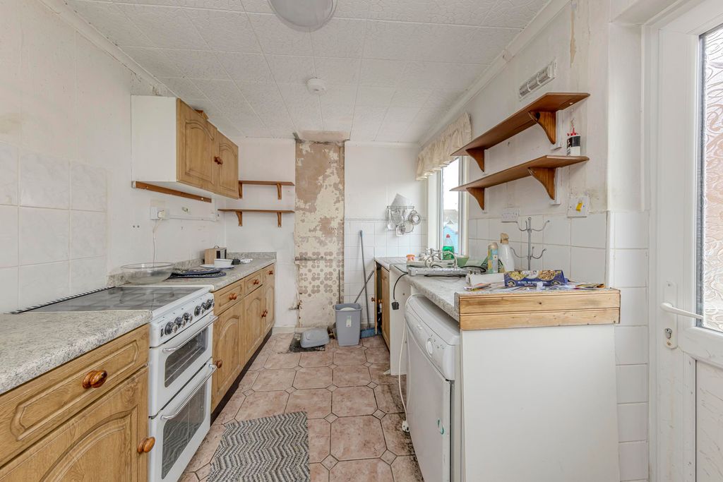 Property photo 3 of 14