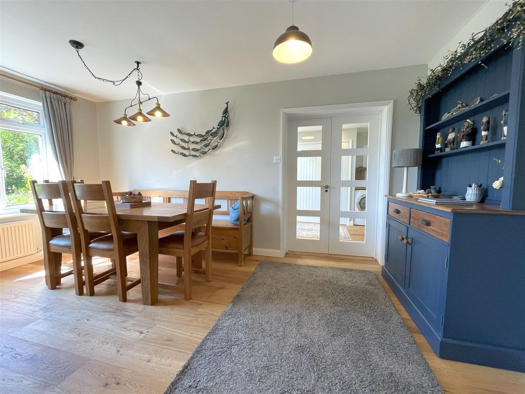 Property photo 3 of 21 Dining Room.Jpg