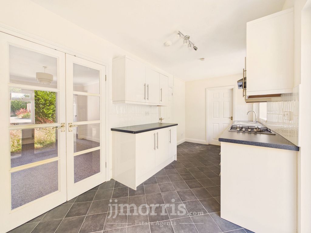 Property photo 2 of 31