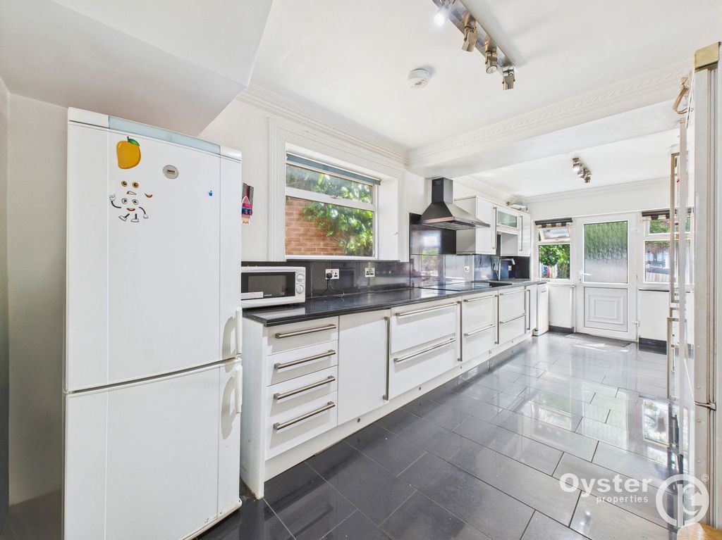 Property photo 3 of 16 Kitchen