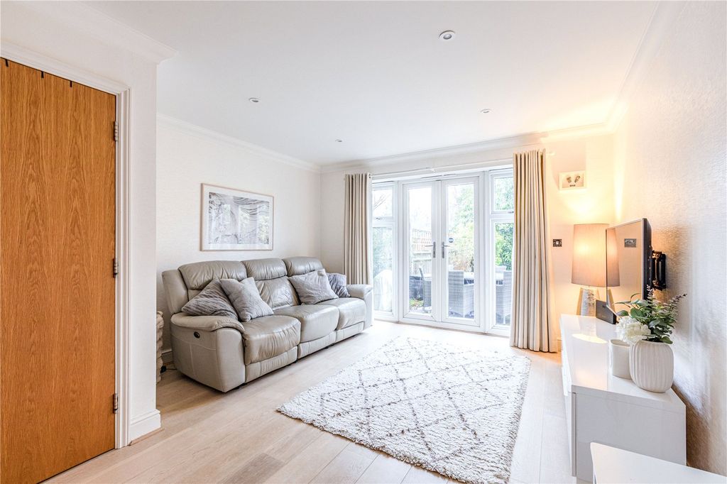 Property photo 2 of 16 Picture No. 13