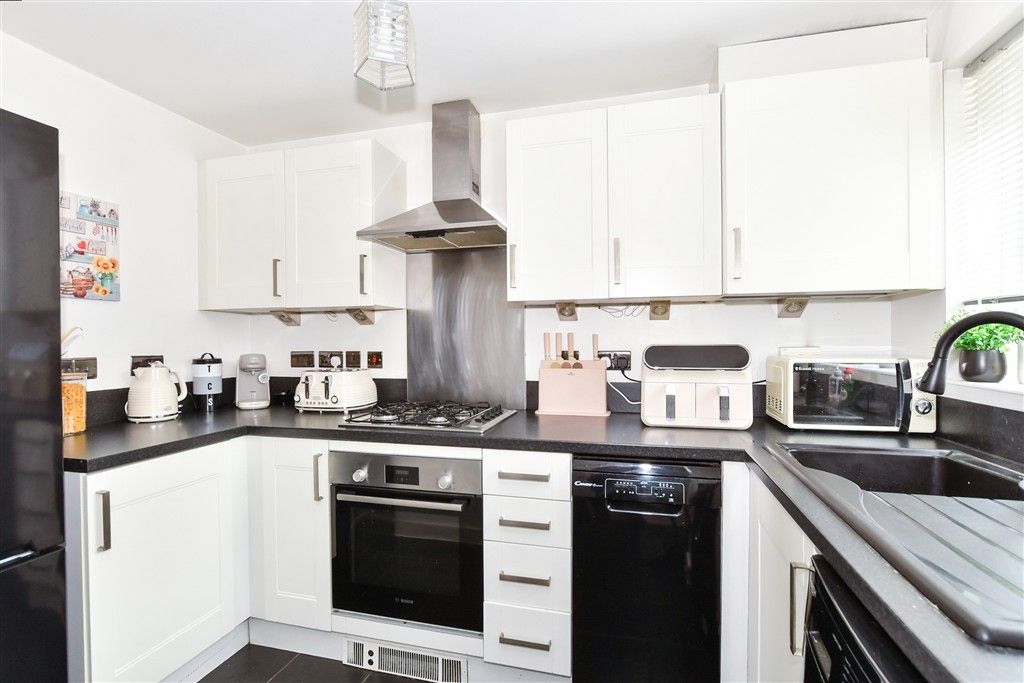 Property photo 2 of 10 Kitchen
