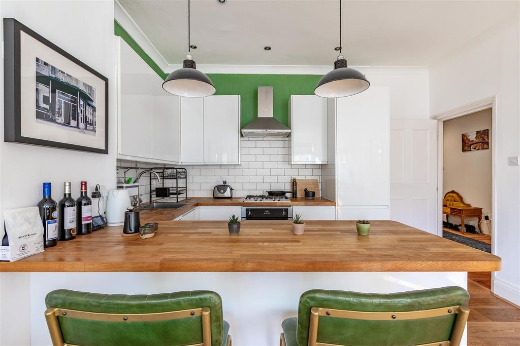 Property photo 3 of 12 Kitchen