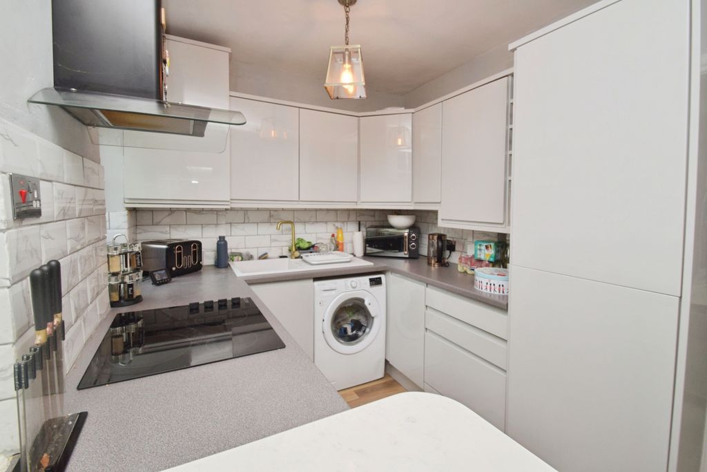 Property photo 2 of 20