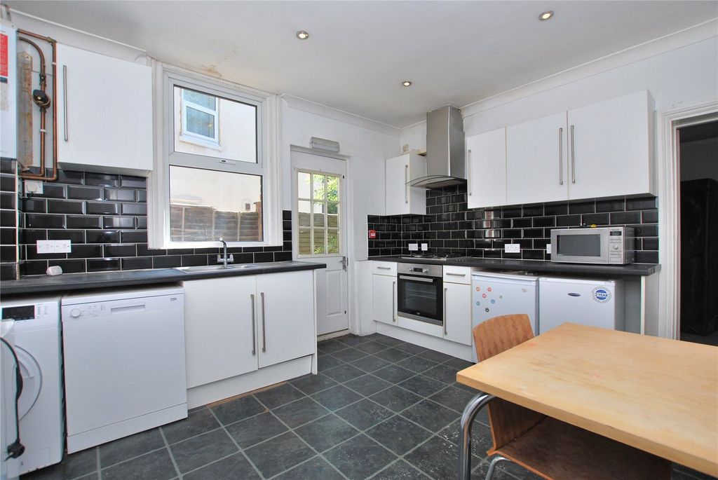 Property photo 2 of 10 Picture No. 18