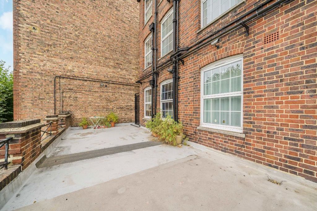 Property photo 3 of 6