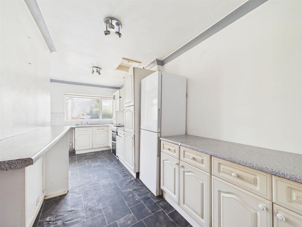 Property photo 3 of 17 3 - Terraced House For Auction, Kingswood.Jpg