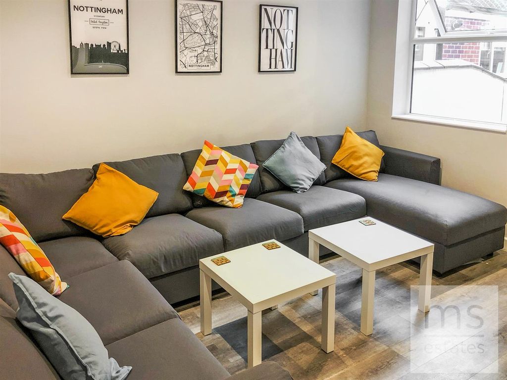 Property photo 3 of 20 Sofa.Jpg